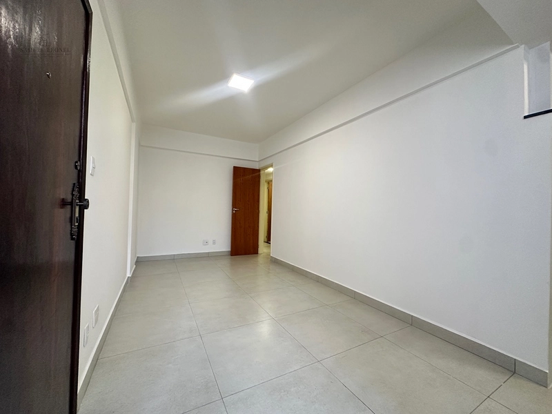Apartamento de três quartos com dois banheiros todo reformado a venda na rua Santo Antônio Juiz de Fora MG: 2ª foto da galeria de imagens do imóvel