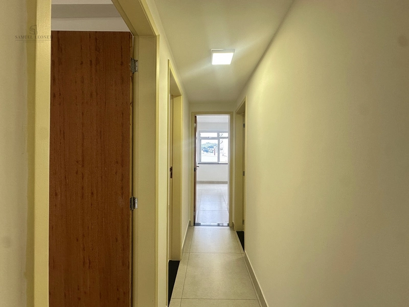 Apartamento de três quartos com dois banheiros todo reformado a venda na rua Santo Antônio Juiz de Fora MG: 9ª foto da galeria de imagens do imóvel