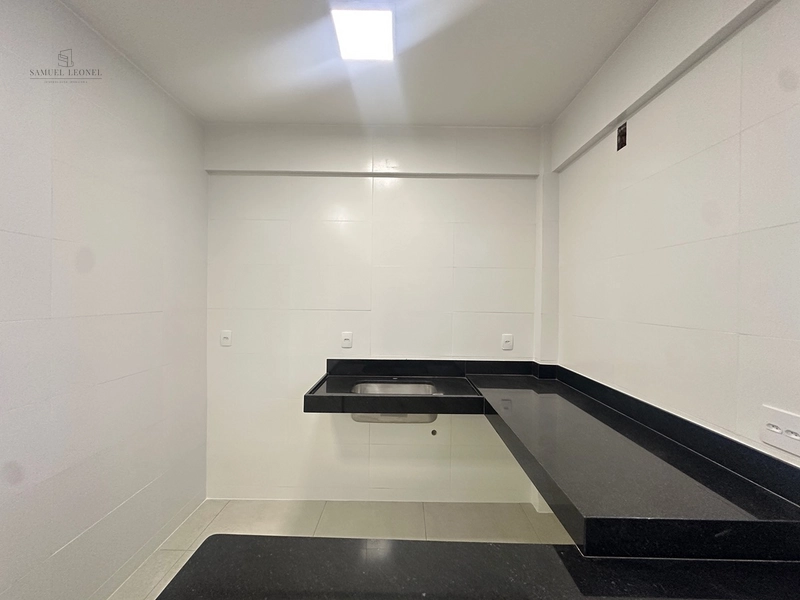 Apartamento de três quartos com dois banheiros todo reformado a venda na rua Santo Antônio Juiz de Fora MG: 5ª foto da galeria de imagens do imóvel