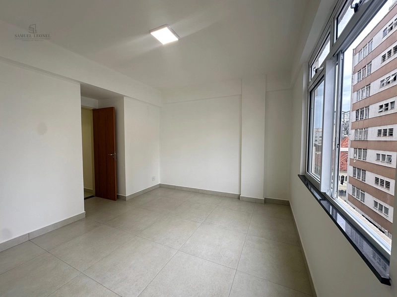 Apartamento de três quartos com dois banheiros todo reformado a venda na rua Santo Antônio Juiz de Fora MG: 16ª foto da galeria de imagens do imóvel