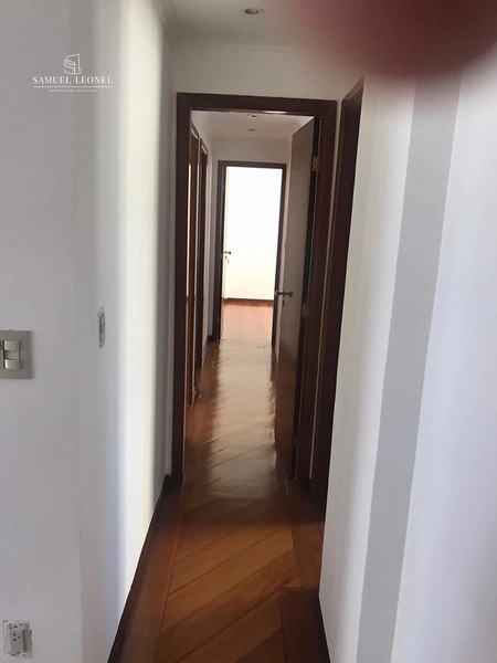 Apartamento de três quartos sendo um suíte com duas vagas de garagem à venda na rua Antônio Carlos Centro de Juiz de Fora Por 899.000,00: 5ª foto da galeria de imagens do imóvel
