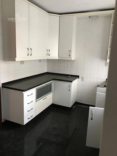 Apartamento de três quartos sendo um suíte com duas vagas de garagem à venda na rua Antônio Carlos Centro de Juiz de Fora Por 899.000,00: 3ª foto da galeria de imagens do imóvel