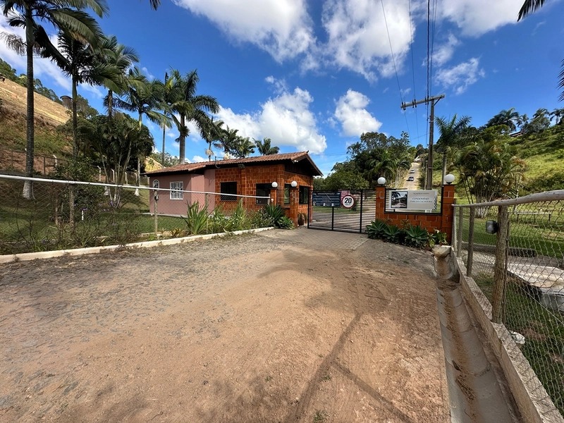 Granja com Açude e terreno de 3280m2 com piscina e obra inacabada à venda por 230.000,00: 1ª foto da galeria de imagens do imóvel