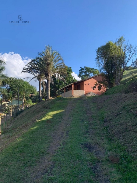 Chácara de 4497m2 com casa de dois quartos piscina e pastagem para criação de animais de estimação a venda por 249.000,00: 1ª foto da galeria de imagens do imóvel