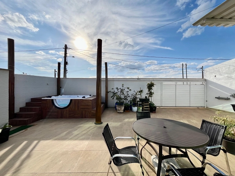 Casa moderna com vista definitiva para o lago no Granjeamento Portal do Sol | Chácara/MG: 12ª foto da galeria de imagens do imóvel