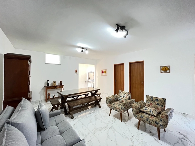 Casa moderna com vista definitiva para o lago no Granjeamento Portal do Sol | Chácara/MG: 2ª foto da galeria de imagens do imóvel