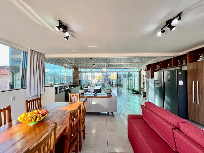 Casa moderna com vista definitiva para o lago no Granjeamento Portal do Sol | Chácara/MG: 11ª foto da galeria de imagens do imóvel
