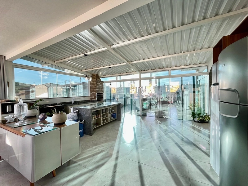 Casa moderna com vista definitiva para o lago no Granjeamento Portal do Sol | Chácara/MG: 19ª foto da galeria de imagens do imóvel
