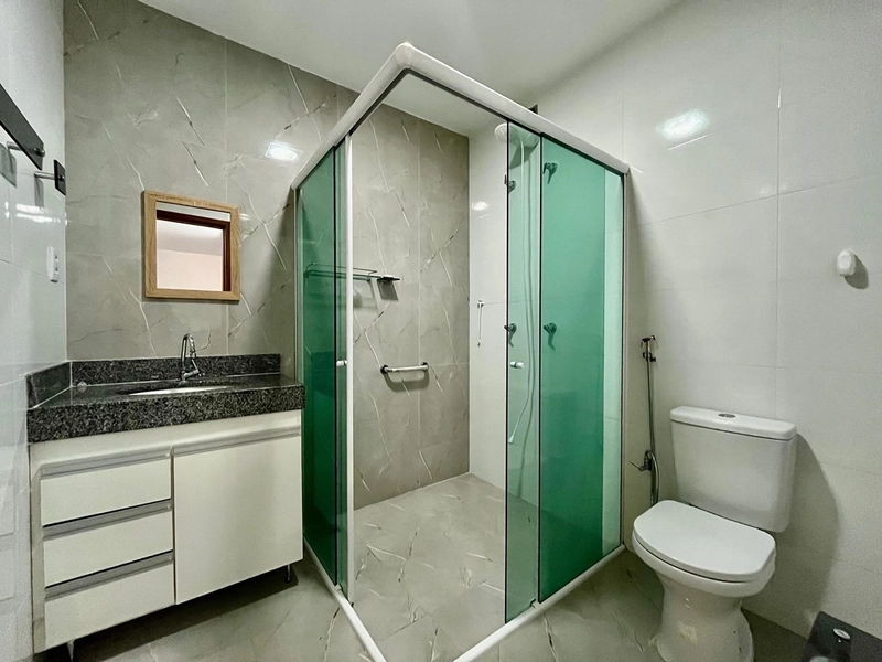 Casa moderna com vista definitiva para o lago no Granjeamento Portal do Sol | Chácara/MG: 8ª foto da galeria de imagens do imóvel