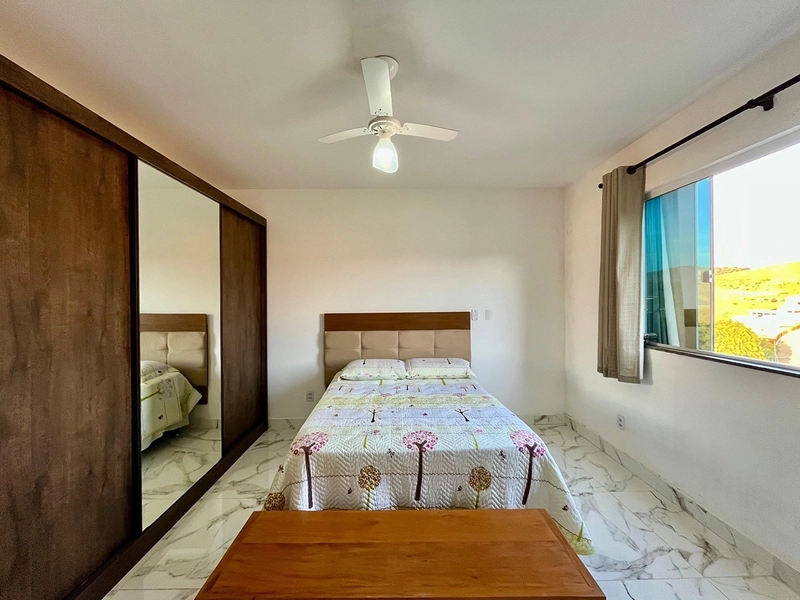 Casa moderna com vista definitiva para o lago no Granjeamento Portal do Sol | Chácara/MG: 4ª foto da galeria de imagens do imóvel