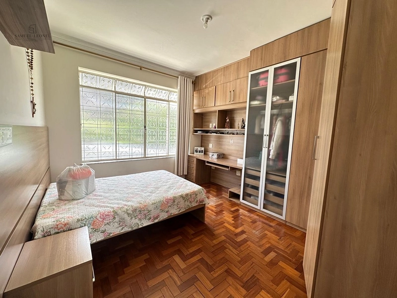 Casa linear com piscina de 4 quartos sendo dois suítes com três vagas para venda no Bairu por 950.000,00: 5ª foto da galeria de imagens do imóvel