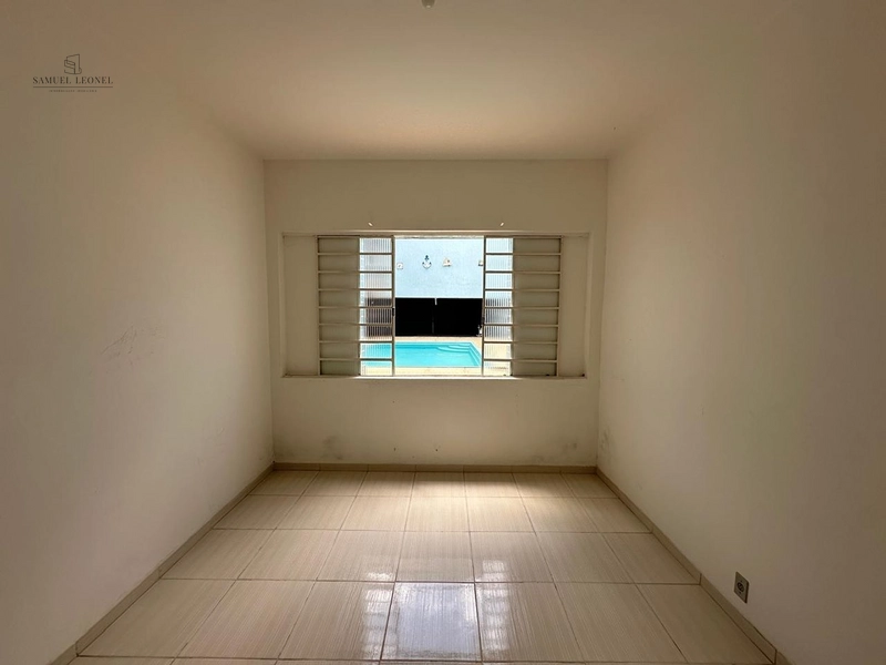 Casa linear com piscina de 4 quartos sendo dois suítes com três vagas para venda no Bairu por 950.000,00: 23ª foto da galeria de imagens do imóvel