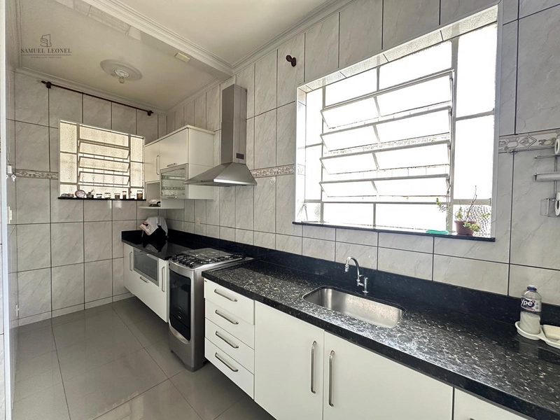 Casa linear com piscina de 4 quartos sendo dois suítes com três vagas para venda no Bairu por 950.000,00: 16ª foto da galeria de imagens do imóvel