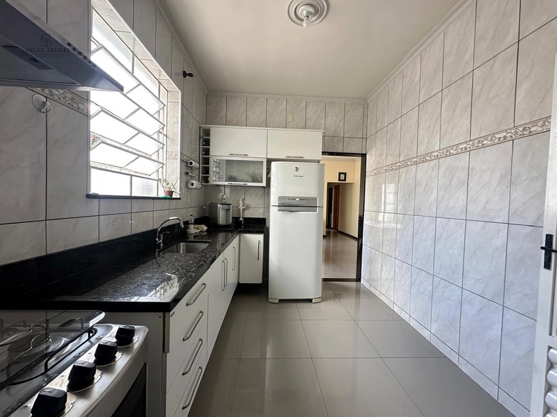 Casa linear com piscina de 4 quartos sendo dois suítes com três vagas para venda no Bairu por 950.000,00: 18ª foto da galeria de imagens do imóvel