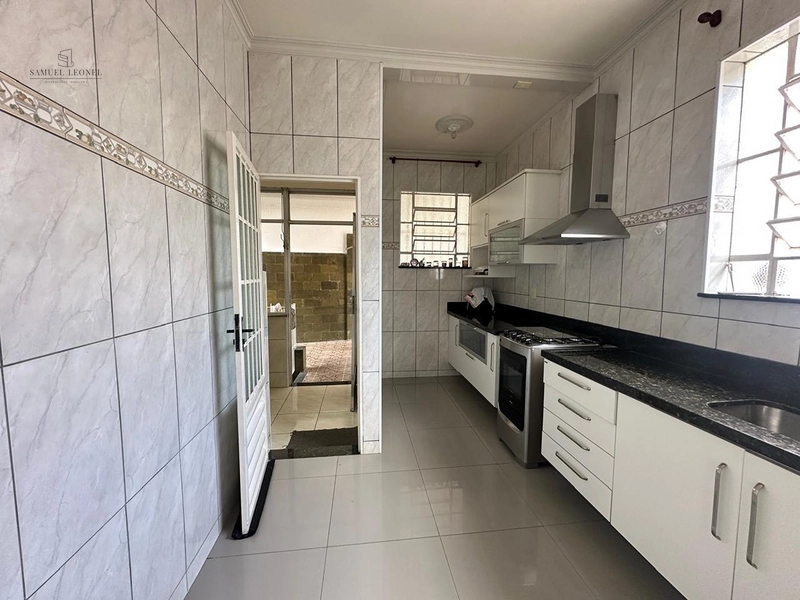 Casa linear com piscina de 4 quartos sendo dois suítes com três vagas para venda no Bairu por 950.000,00: 17ª foto da galeria de imagens do imóvel