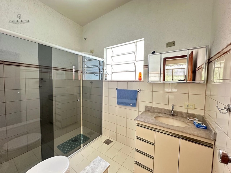 Casa linear com piscina de 4 quartos sendo dois suítes com três vagas para venda no Bairu por 950.000,00: 6ª foto da galeria de imagens do imóvel