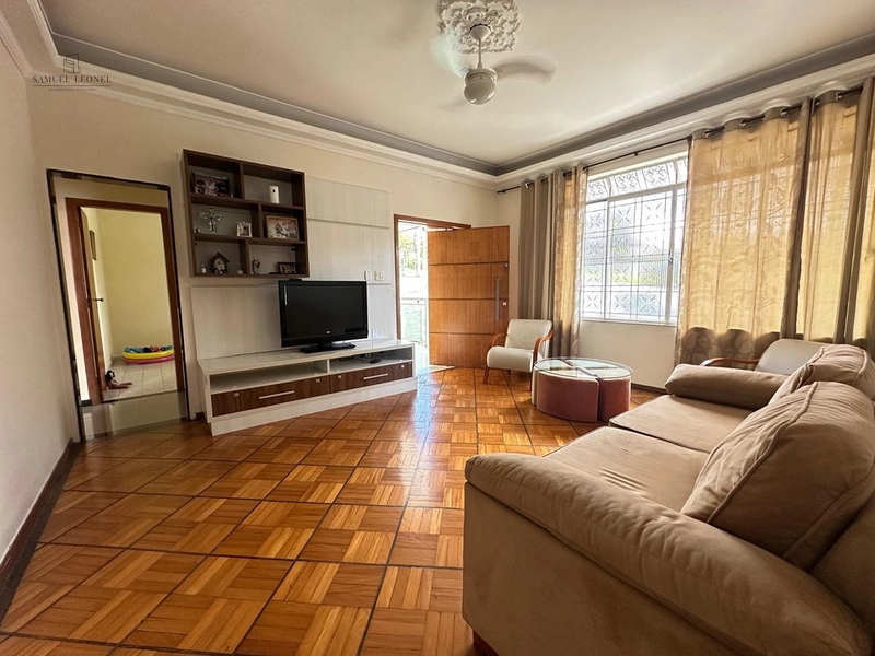 Casa linear com piscina de 4 quartos sendo dois suítes com três vagas para venda no Bairu por 950.000,00: 4ª foto da galeria de imagens do imóvel