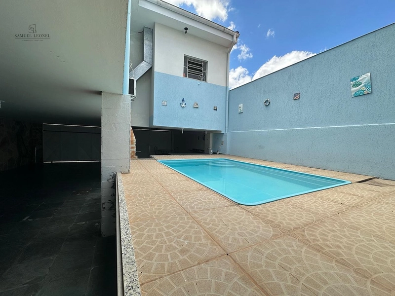 Casa linear com piscina de 4 quartos sendo dois suítes com três vagas para venda no Bairu por 950.000,00: 21ª foto da galeria de imagens do imóvel