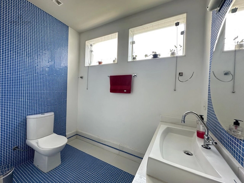 Casa linear com piscina de 4 quartos sendo dois suítes com três vagas para venda no Bairu por 950.000,00: 10ª foto da galeria de imagens do imóvel
