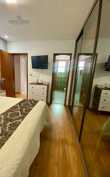 Casa três quartos um suíte com vaga em condomínio fechado, a venda por 520.000,00 no Monte Castelo Juiz de Fora : 12ª foto da galeria de imagens do imóvel