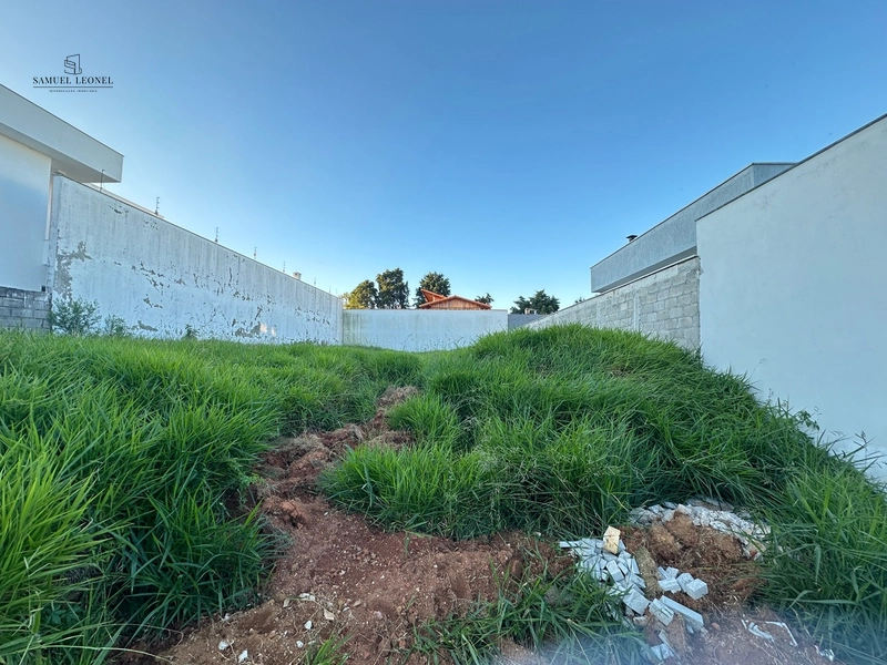 Lote plano a venda em condomínio fechado com 460m2: 3ª foto da galeria de imagens do imóvel