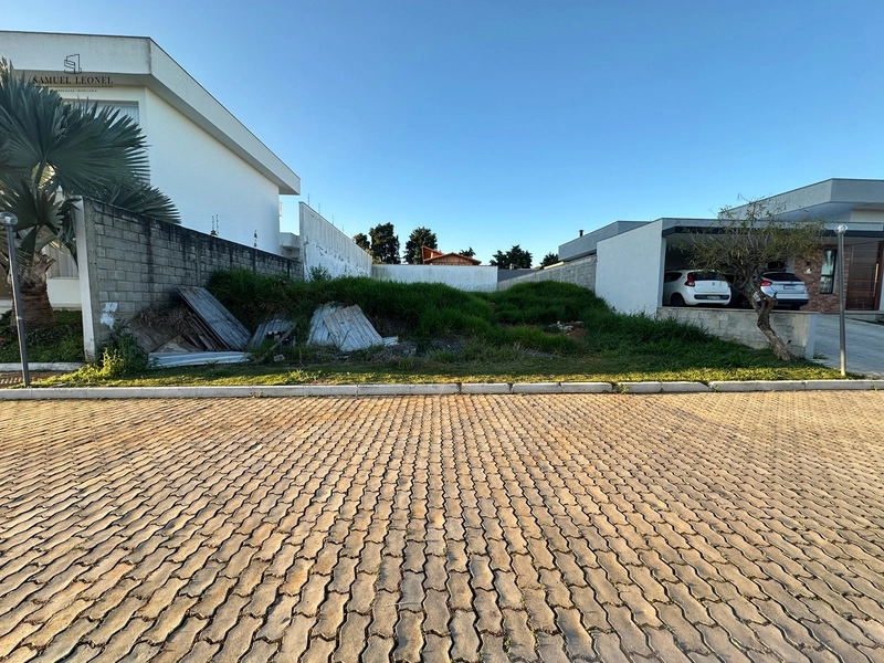 Lote plano a venda em condomínio fechado com 460m2: 1ª foto da galeria de imagens do imóvel