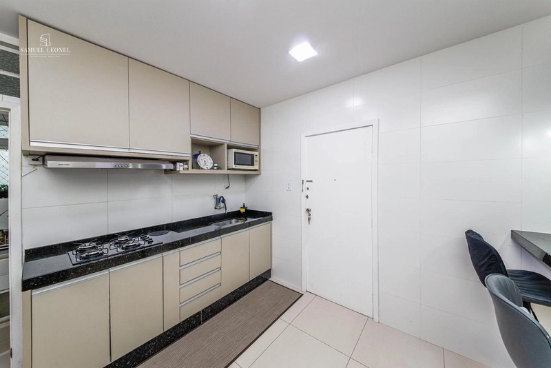Apartamento de três quartos dois banheiros reformado no centro de Juiz de Fora MG: 5ª foto da galeria de imagens do imóvel