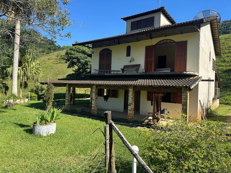 Fazenda de 64Ha. A venda na divisa de chácara e Juiz de Fora, acessível pela BR 267 , com apenas 3,5km estrada terra, por 2.190.000,00.: 1ª foto da galeria de imagens do imóvel