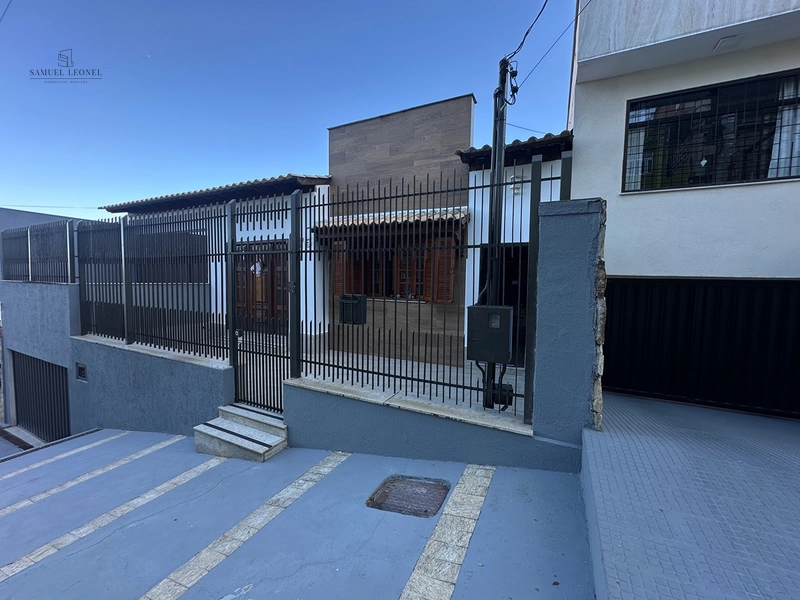 Casa em rua silenciosa com três quartos um suíte à venda no Paineiras Juiz de Fora MG : 2ª foto da galeria de imagens do imóvel