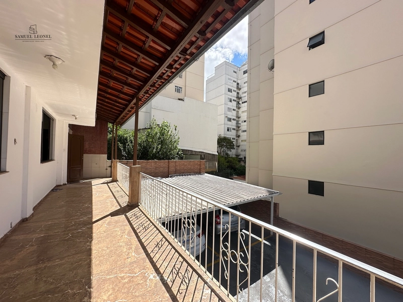 Apartamento Térreo, com 5 Quartos 2 vagas à Venda no centro da Cidade: 1ª foto da galeria de imagens do imóvel