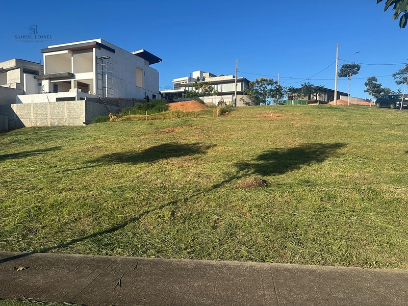 Lotes de esquina com leve declive ou aclive a depender de qual das três ruas faça o acesso da casa no condomínio fechado estrela alta para venda por 450.000,00: 2ª foto da galeria de imagens do imóvel