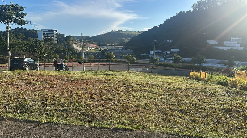 Lotes de esquina com leve declive ou aclive a depender de qual das três ruas faça o acesso da casa no condomínio fechado estrela alta para venda por 450.000,00: 4ª foto da galeria de imagens do imóvel