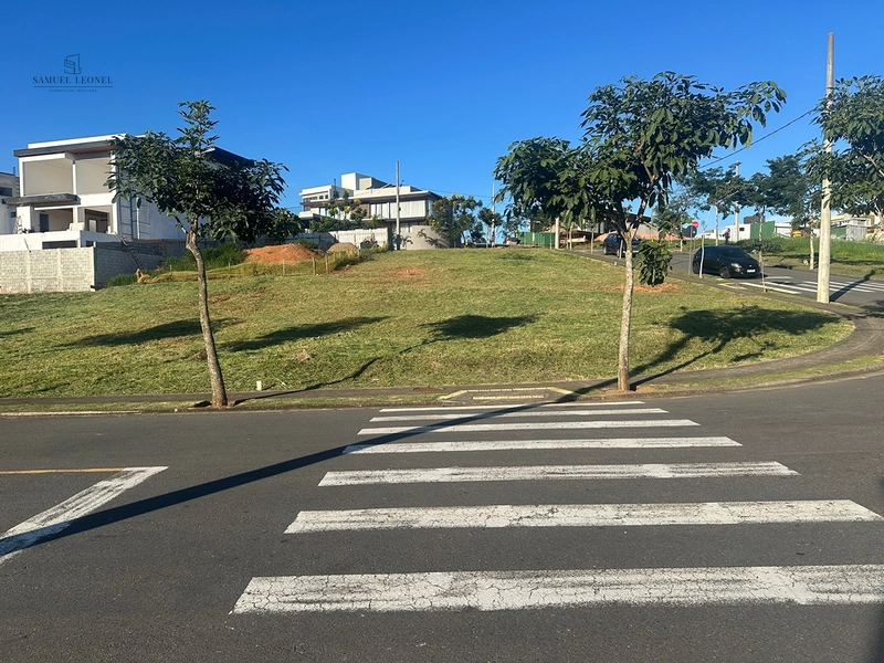 Lotes de esquina com leve declive ou aclive a depender de qual das três ruas faça o acesso da casa no condomínio fechado estrela alta para venda por 450.000,00: 5ª foto da galeria de imagens do imóvel