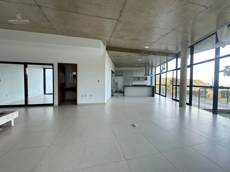 Casa em condomínio fechado com 4 quartos sendo 2 suítes pra venda por 1.300.000,00: 4ª foto da galeria de imagens do imóvel