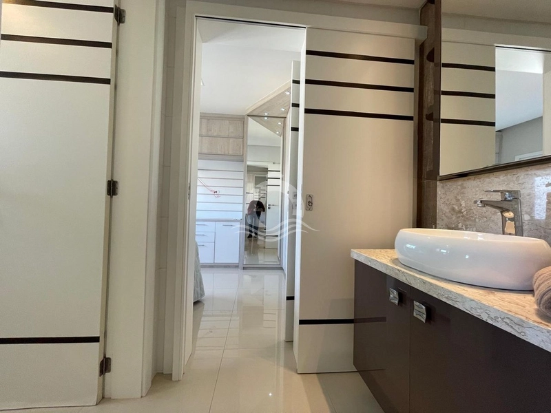 Amplo apartamento frente avenida e com vista eterna para o mar: 21ª foto da galeria de imagens do imóvel
