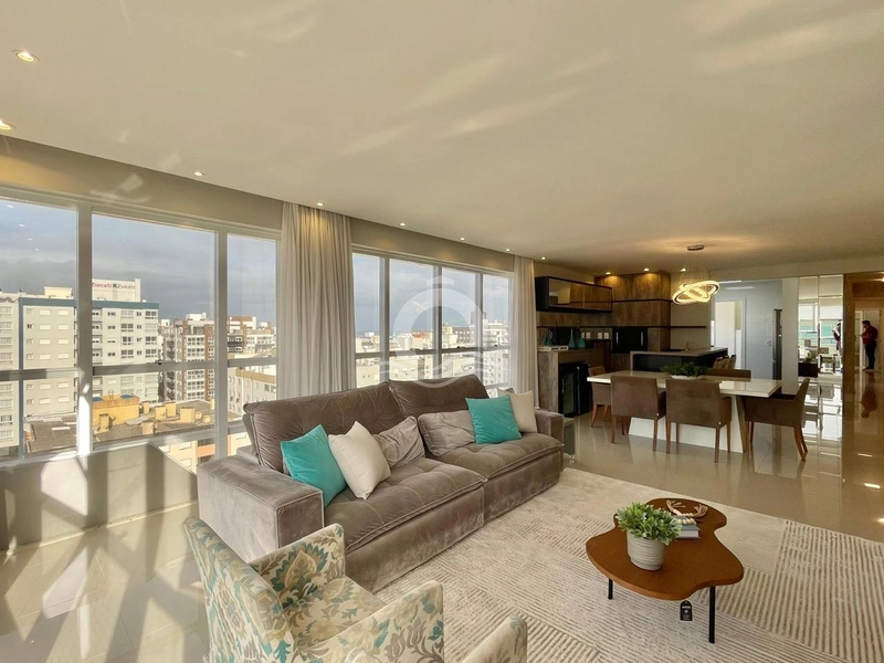 Amplo apartamento frente avenida e com vista eterna para o mar: 2ª foto da galeria de imagens do imóvel