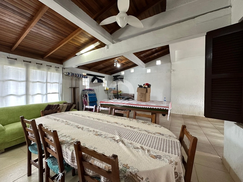 Casa 4 quartos mobiliada de esquina venda Centro Xangri-Lá: 4ª foto da galeria de imagens do imóvel