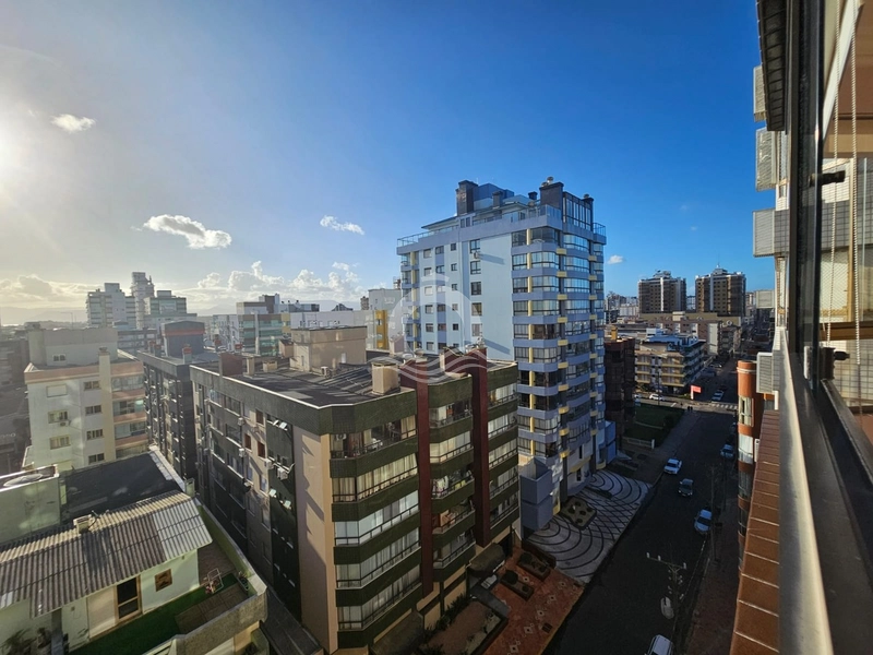 AMPLA SACADA DE FRENTE E UMA QUADRA DA BEIRA MAR: 24ª foto da galeria de imagens do imóvel