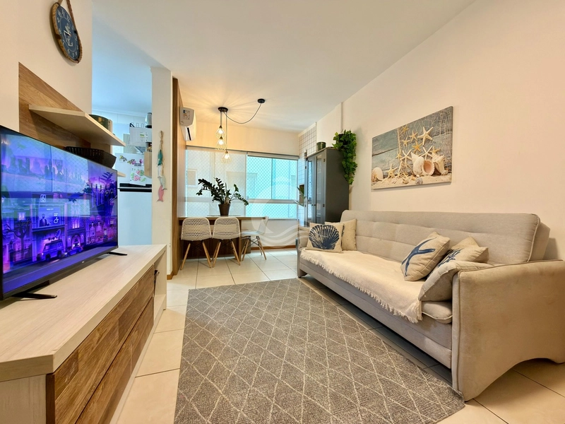 Dois dormitórios, com suíte, mobiliado e decorado.: 1ª foto da galeria de imagens do imóvel