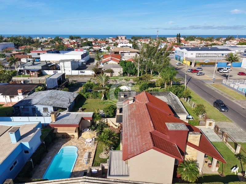 Sobrado 4 dormitórios com piscina no centro de Xangri-lá: 30ª foto da galeria de imagens do imóvel