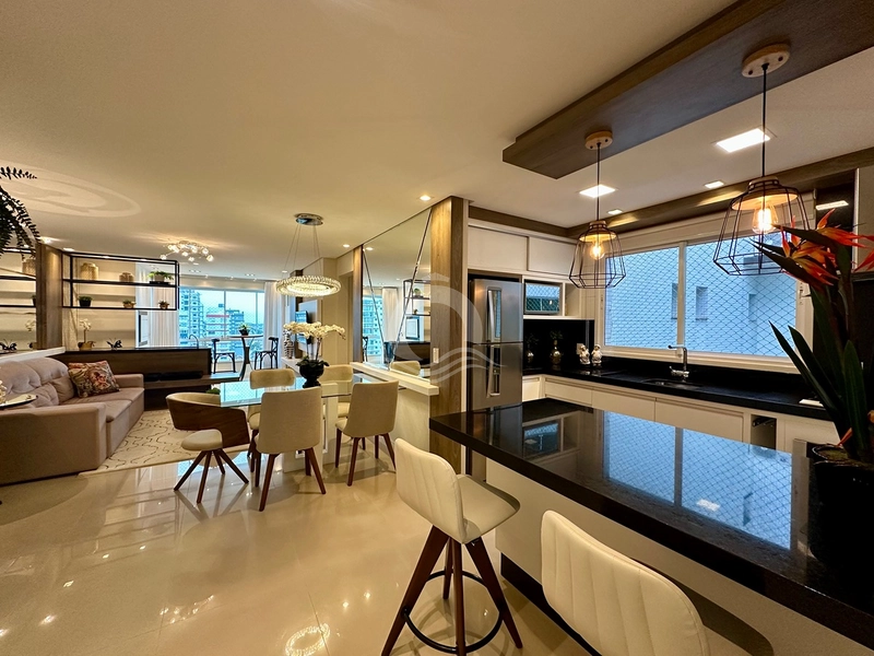 Apartamento 2 quartos decorado frente praça Capão da Canoa: 2ª foto da galeria de imagens do imóvel