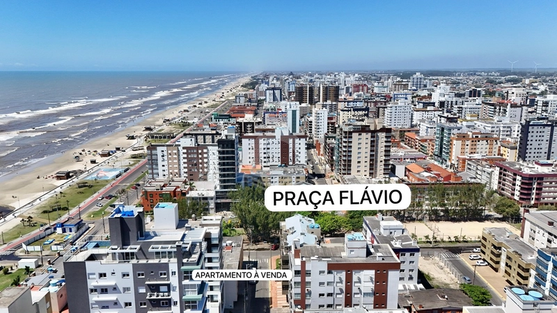 Decorado junto ao mar e praça: 1ª foto da galeria de imagens do imóvel