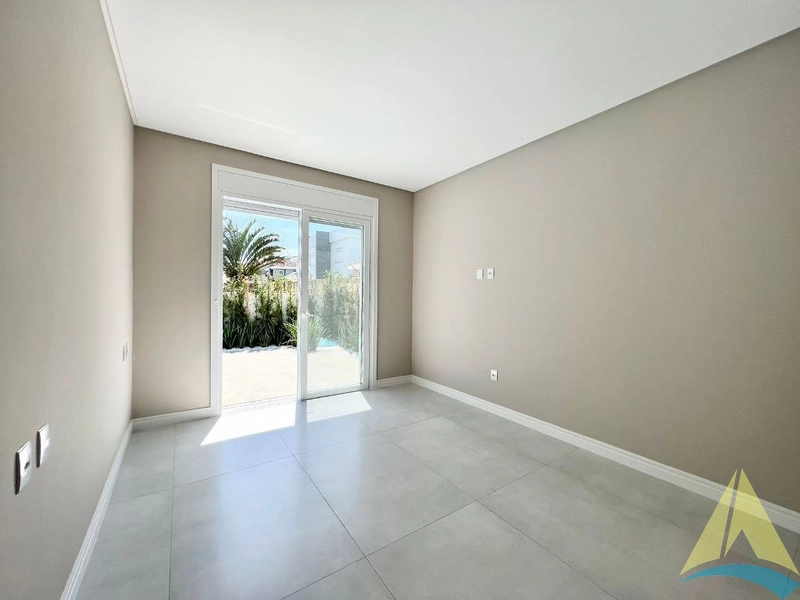 Casa Condomínio com 3 suítes com piscina: 23ª foto da galeria de imagens do imóvel