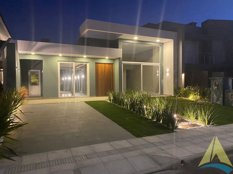 Casa Condomínio com 3 suítes com piscina: 2ª foto da galeria de imagens do imóvel