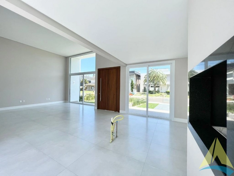 Casa Condomínio com 3 suítes com piscina: 6ª foto da galeria de imagens do imóvel