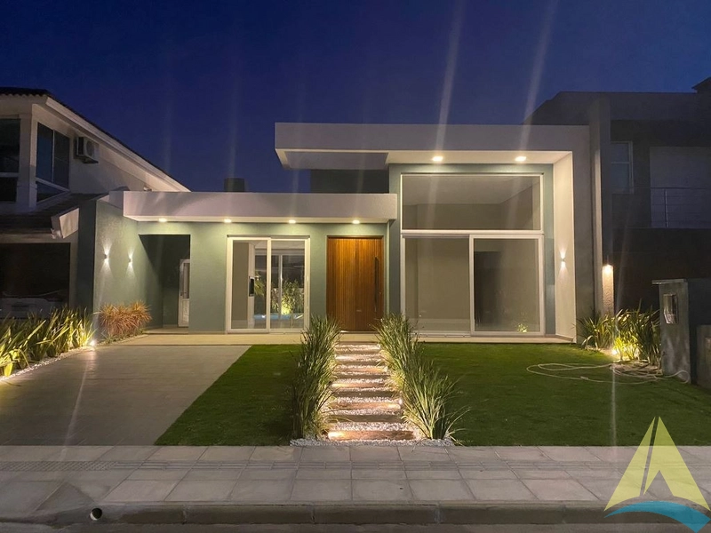 Casa Condomínio com 3 suítes com piscina: 1ª foto da galeria de imagens do imóvel