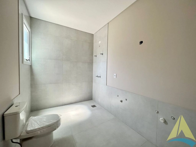 Casa Condomínio com 3 suítes com piscina: 25ª foto da galeria de imagens do imóvel
