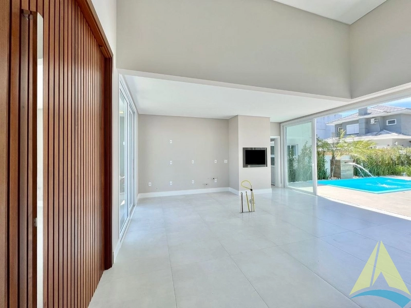 Casa Condomínio com 3 suítes com piscina: 7ª foto da galeria de imagens do imóvel