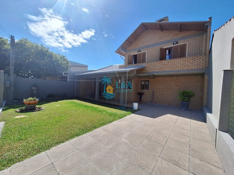 Sobrado mobiliado com 3 dormitórios e terreno com duas frentes: 4ª foto da galeria de imagens do imóvel