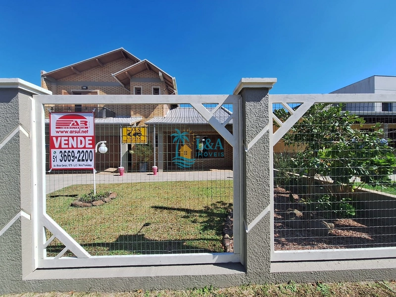 Sobrado mobiliado com 3 dormitórios e terreno com duas frentes: 3ª foto da galeria de imagens do imóvel